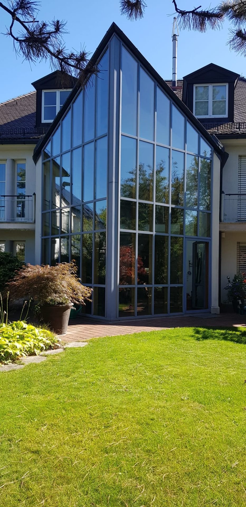 Glasfassade nach professioneller Reinigung