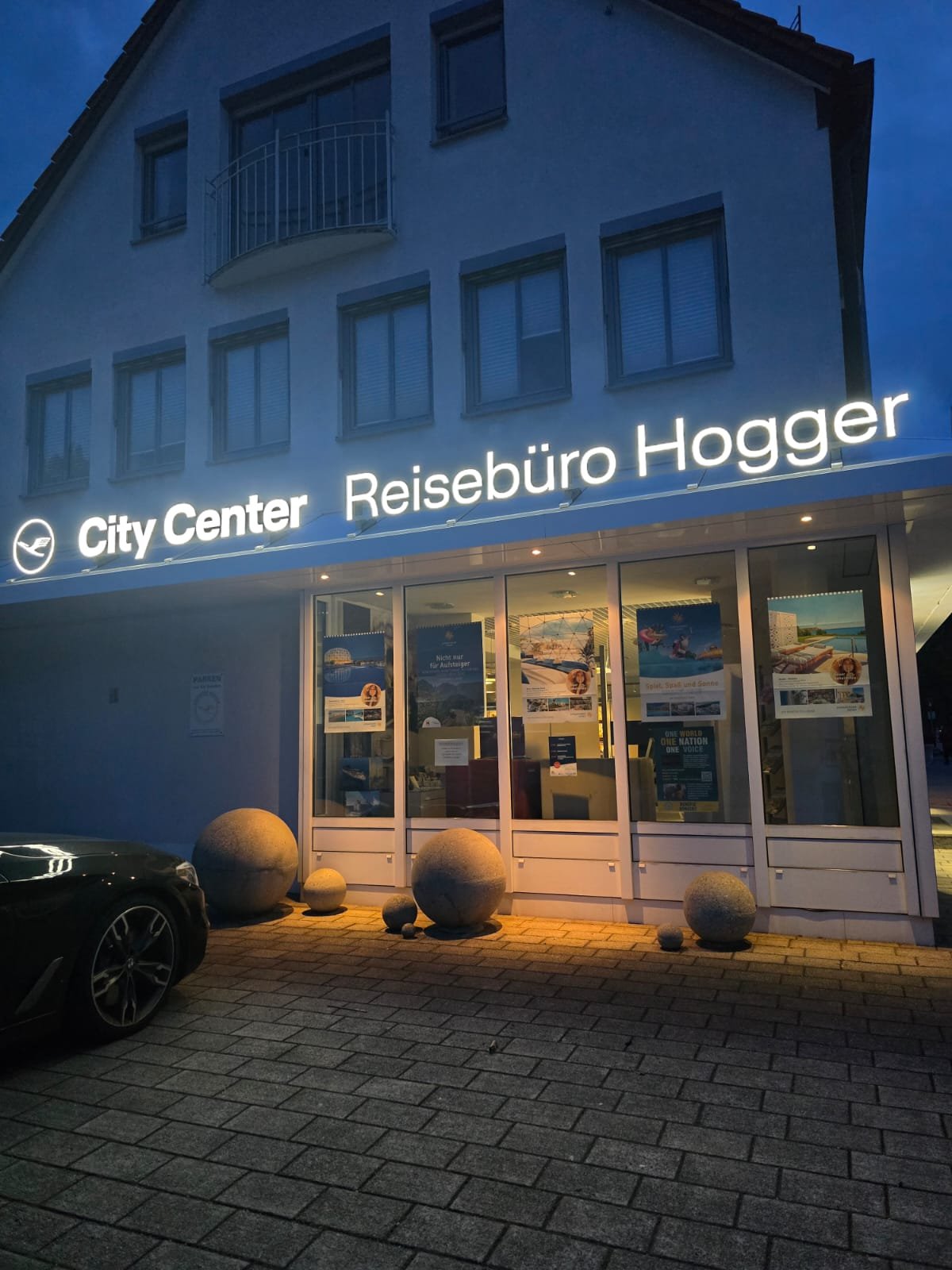 Leuchtreklame Montage und Wartung